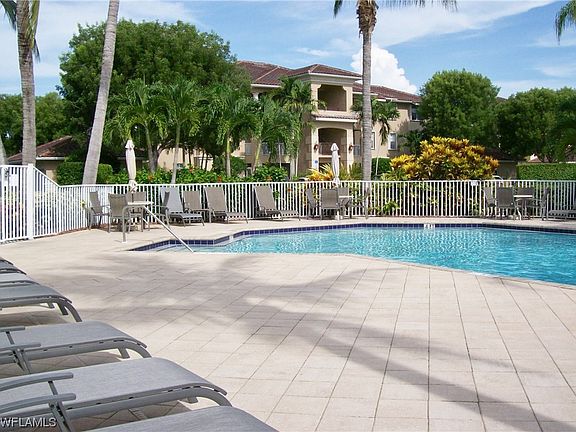4th image of 1522 SW 50th St APT 302