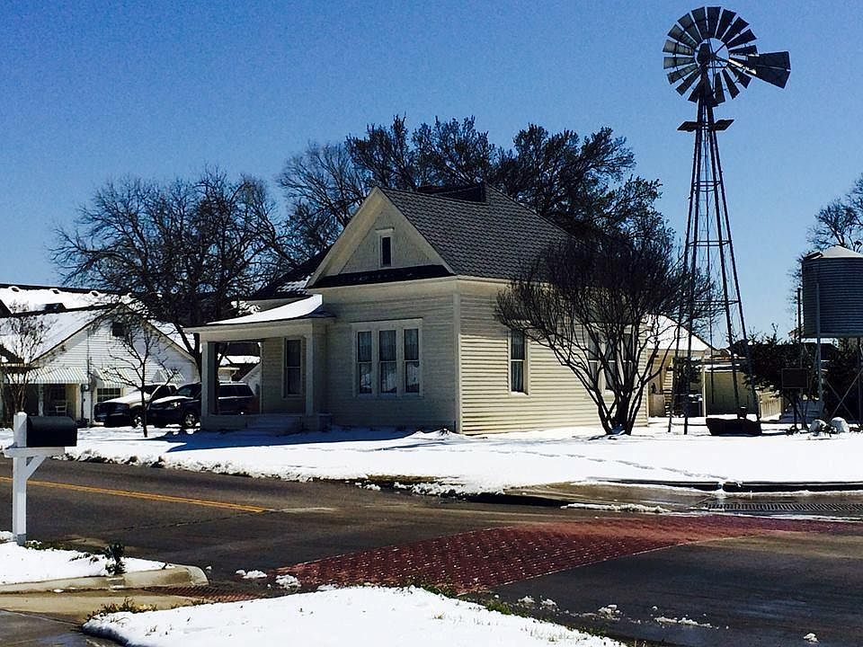 2nd image of 805 Prescott Ln