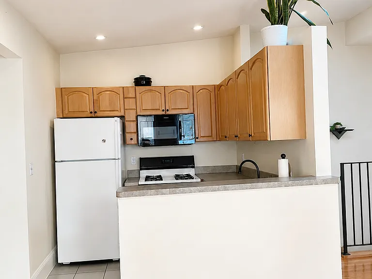 4-12 Humboldt Pl #8-3 — Photo 4