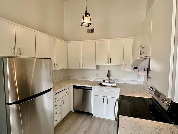 2nd image of 401 Richmond Dr APT 117
