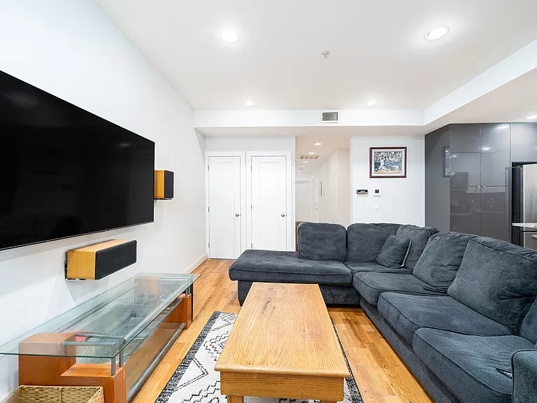516 Monroe St #1 — Photo 8