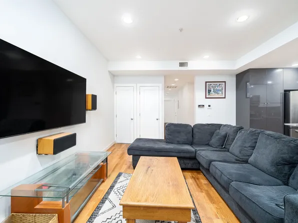 516 Monroe Street image 8 of 13