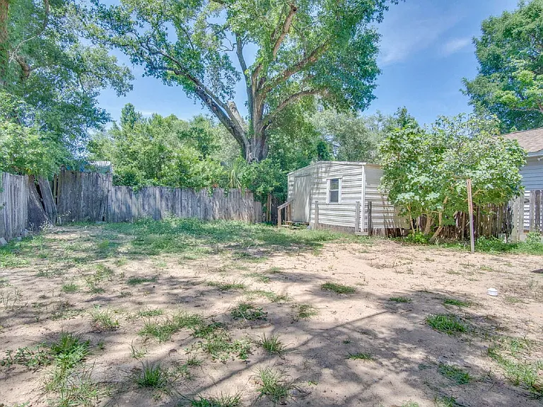 1016 W Maxwell St — Photo 14