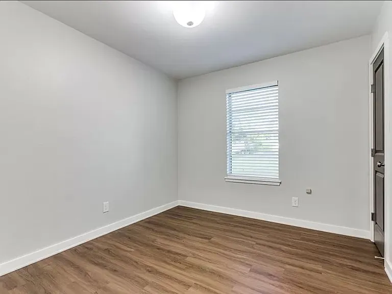 128 Wayman Dr — Photo 9