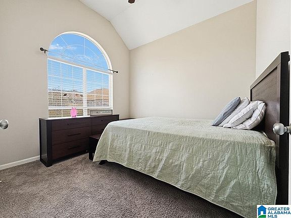 4th image of 479 Summit Way