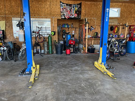5th image of 2381 E State Rd