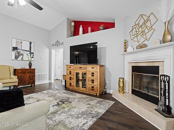 3rd image of 116 Lavender Dr