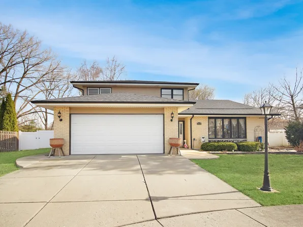 8430 Loveland Ln, Palos Hills, IL 60465