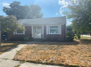 31 Drake Rd, Warwick, RI 02888