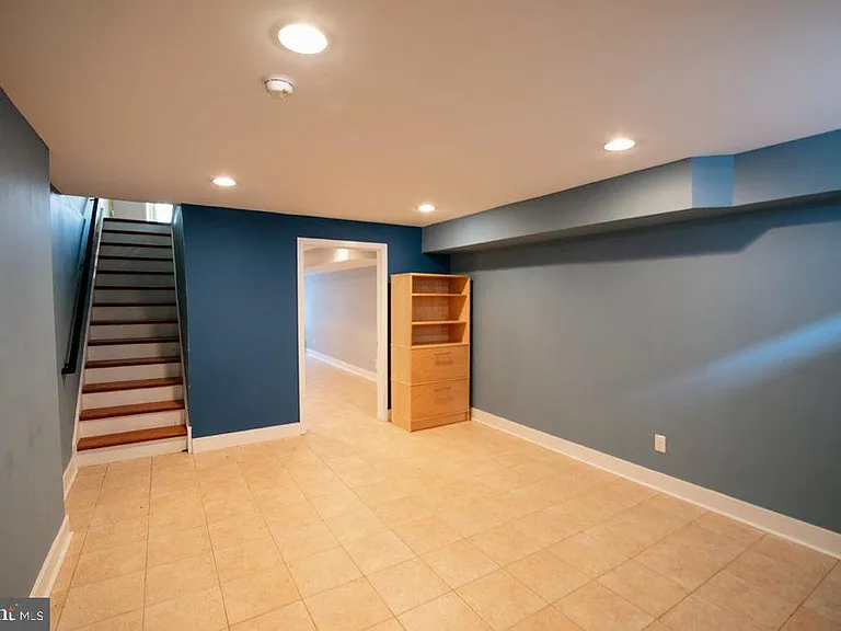 1727 Annin St — Photo 9