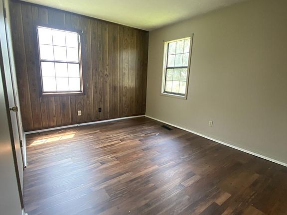 3rd image of 116 Eastlawn Dr #2