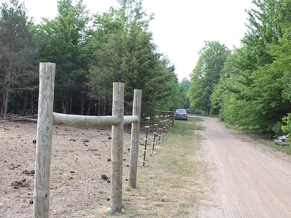 3rd image of 3595 Twin Lake Rd NE