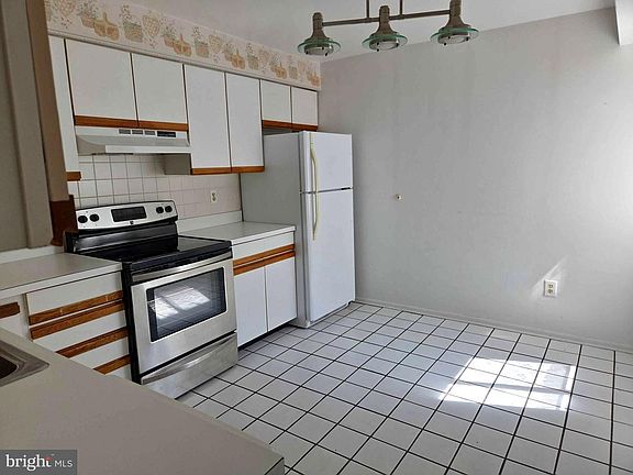 4th image of 2903 Fallstaff Rd Unit 503