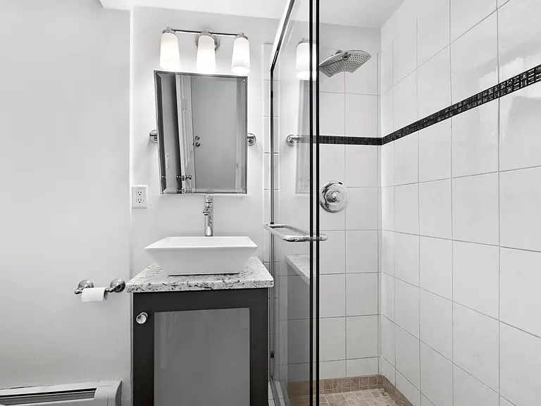 15 Lafayette St #2 — Photo 8