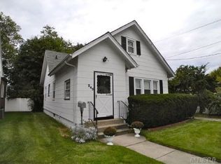 245 Rolling St, Malverne, NY 11565