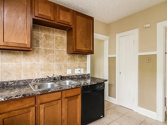 2nd image of 18515 Chagrin Blvd #2