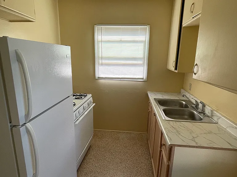 5202 Knowlton St — Photo 8