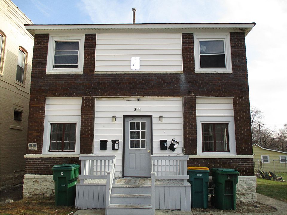 1st image of 840 N Hickory St APT 1