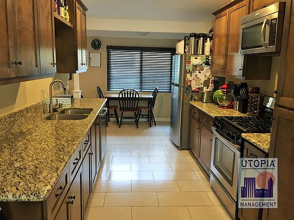 3rd image of 1011 S Tulip St