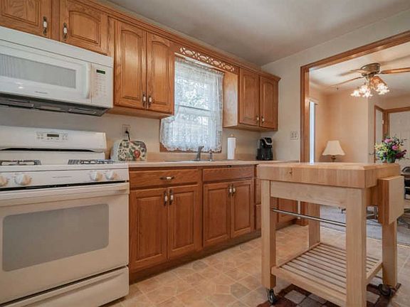 4th image of 2655 Forest Park Dr
