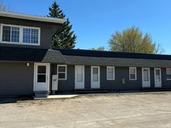 625 7th St W #7, Crookston, MN 56716