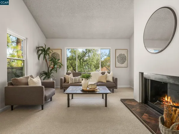 386 Camelback Rd, Pleasant Hill, CA 94523