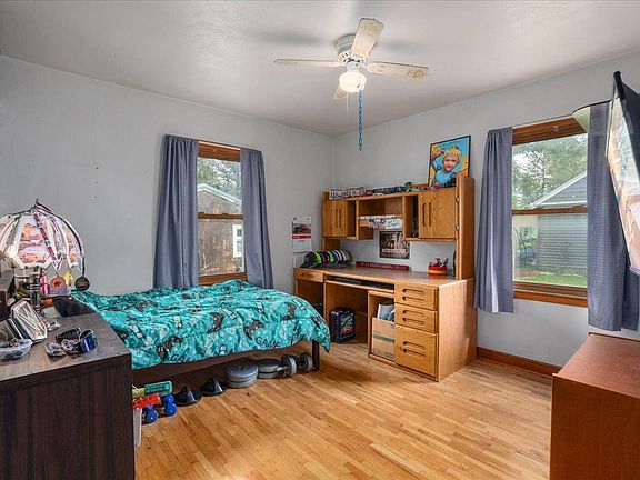 5th image of 650 Newton St