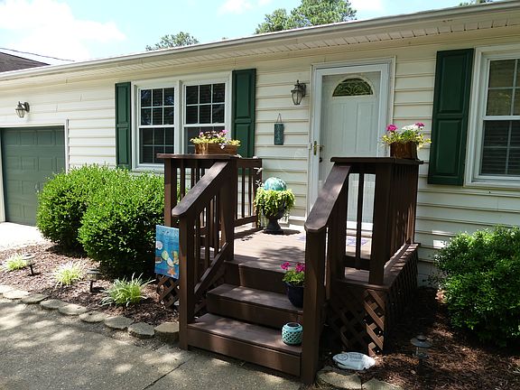 2nd image of 1083A Poquoson Ave