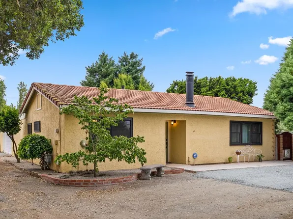 38 Bowker Rd, Freedom, CA 95019