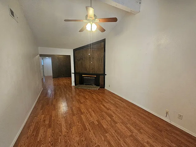 2 bed, 1100 sqft, $1,800 — Photo 2