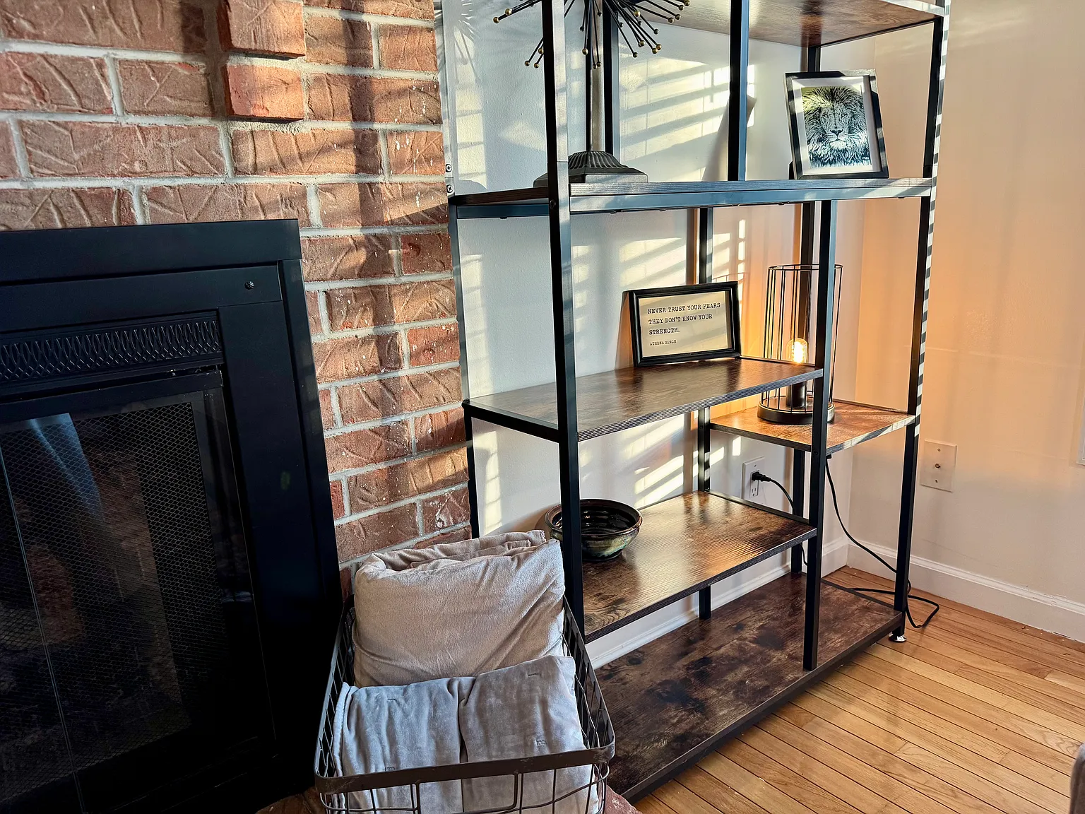 4 bed, 2.5 bath, 2360 sqft, $4,490 — Photo 4
