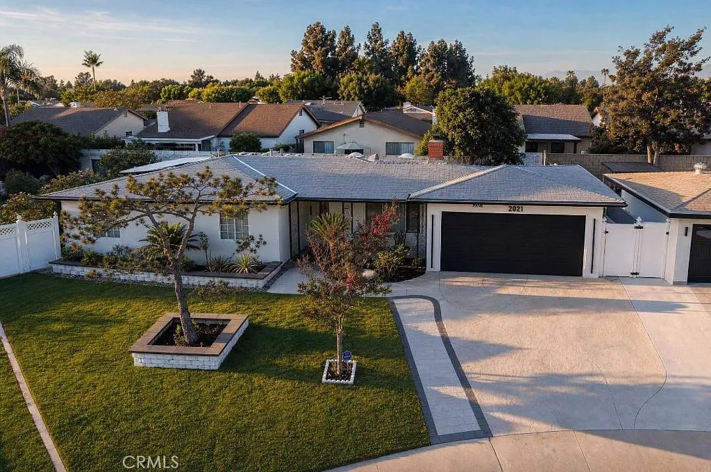 4 bed, 1833 sqft, $6,250 — Photo 1