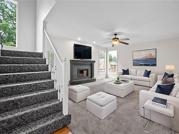 4th image of 4726 Brockway St