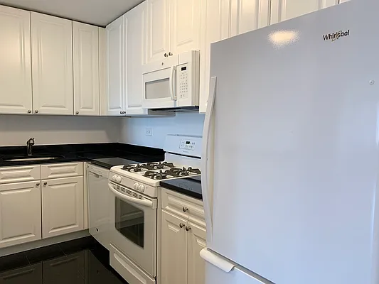 Rented by Stonehenge NYC LLC | media 2