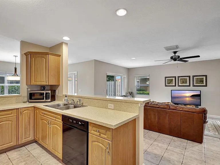 13792 Yarmouth Dr — Photo 21