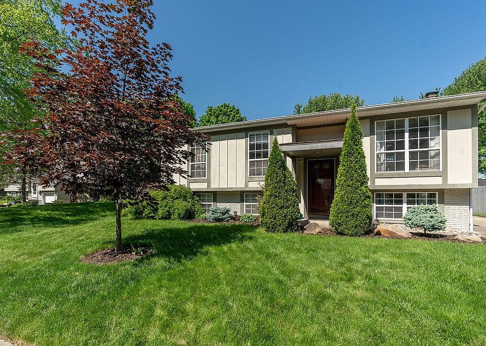 1st image of 751 Mimosa Pl
