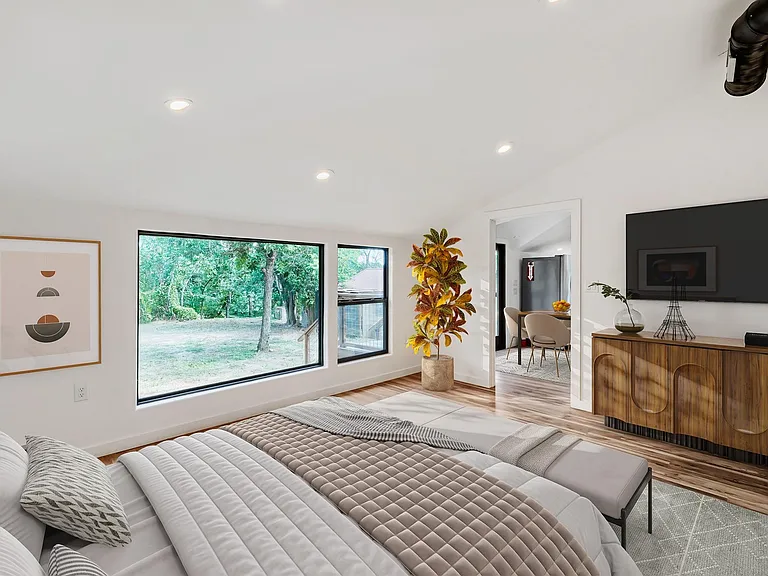 1321 W San Antonio St — Photo 16