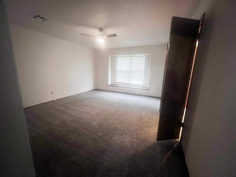 6304 NW 84th St — Photo 10
