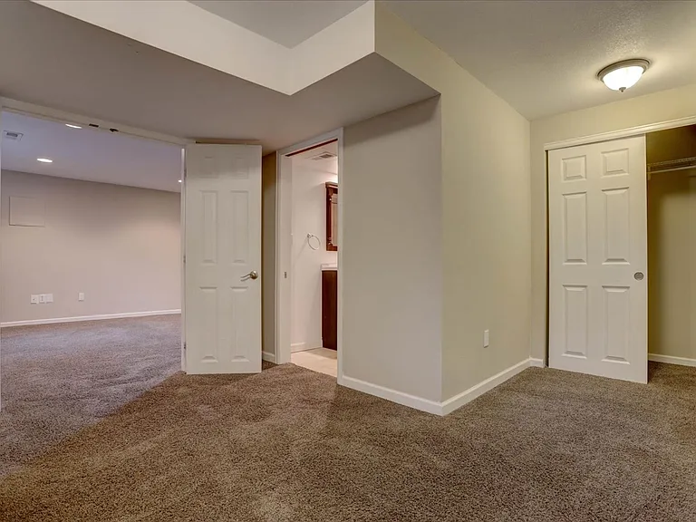 10701 Hobbit Ln — Photo 36