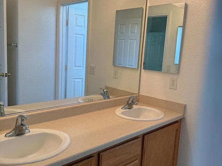 1260 Oak Village Ave — Photo 14