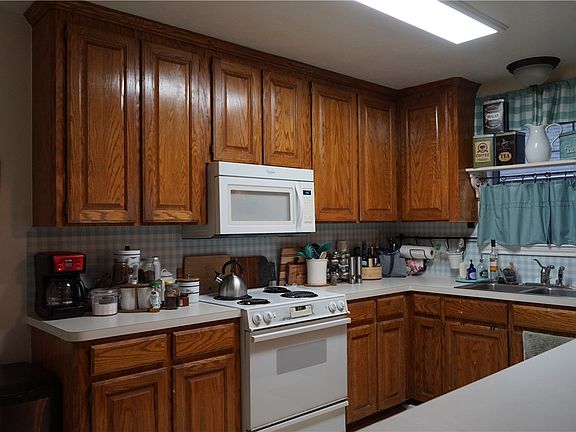 4th image of 2304 Carnation Ct