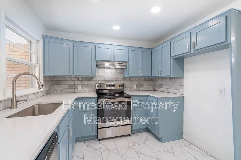 3 bed, 2.0 bath, 1855 sqft, $1,650 — Photo 2
