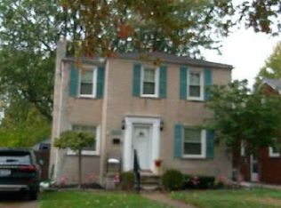 19211 Eastborne St, Harper Woods, MI 48225