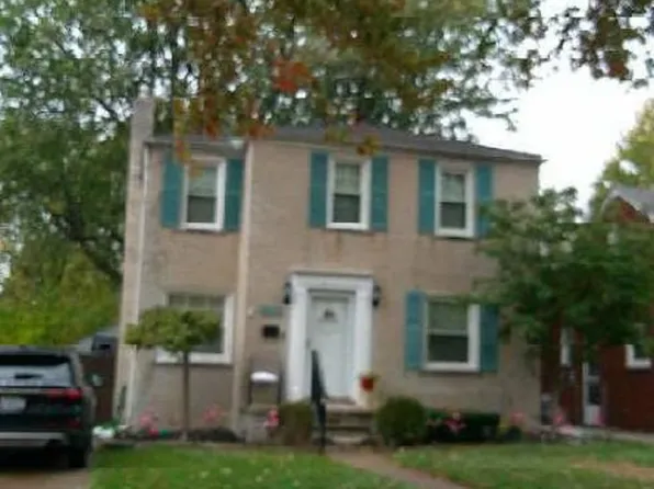 19211 Eastborne St, Harper Woods, MI 48225