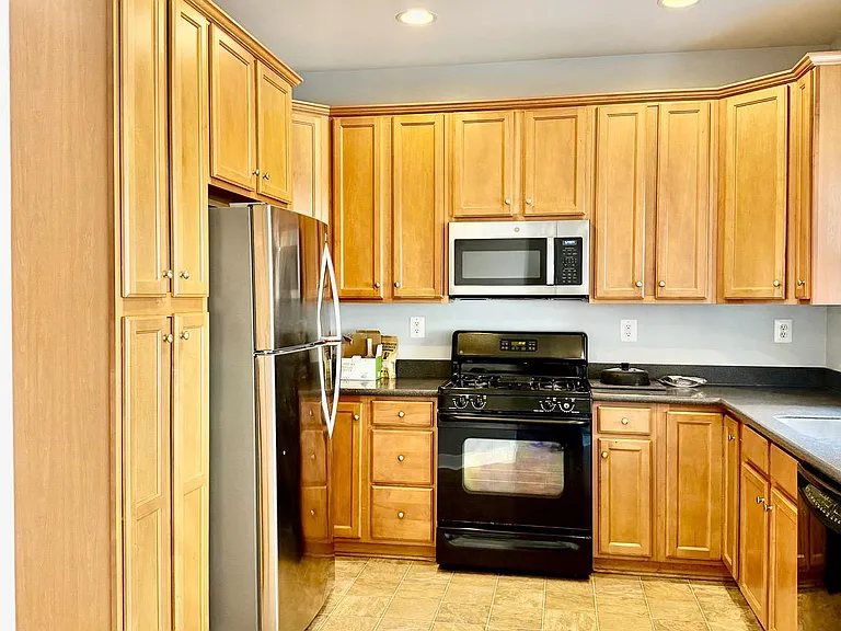 11034 Amherst Ave — Photo 17