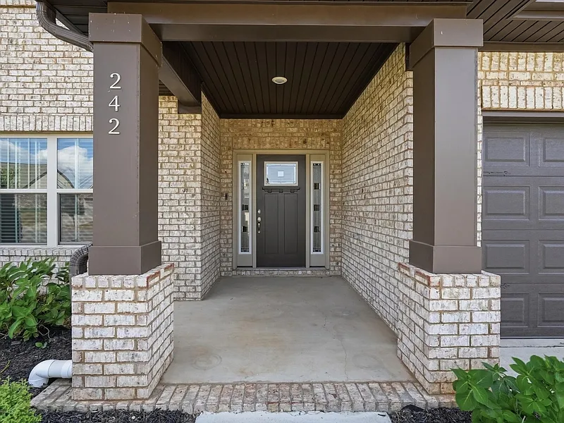 4 bed, 3.0 bath, 3147 sqft, $2,490 — Photo 2
