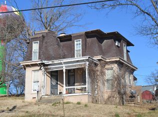 218 W North St, Grayville, IL 62844