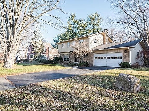 4th image of 341 Hilldale Dr