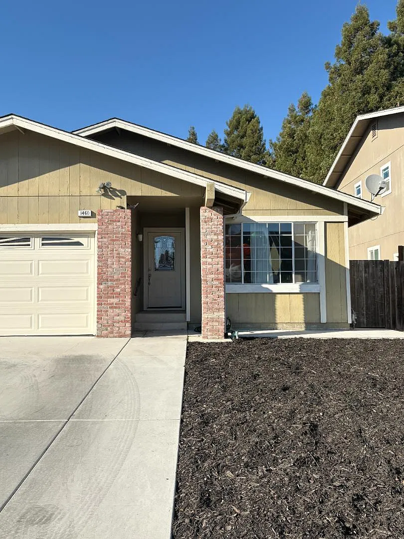 1460 Georgia Ct — Photo 1