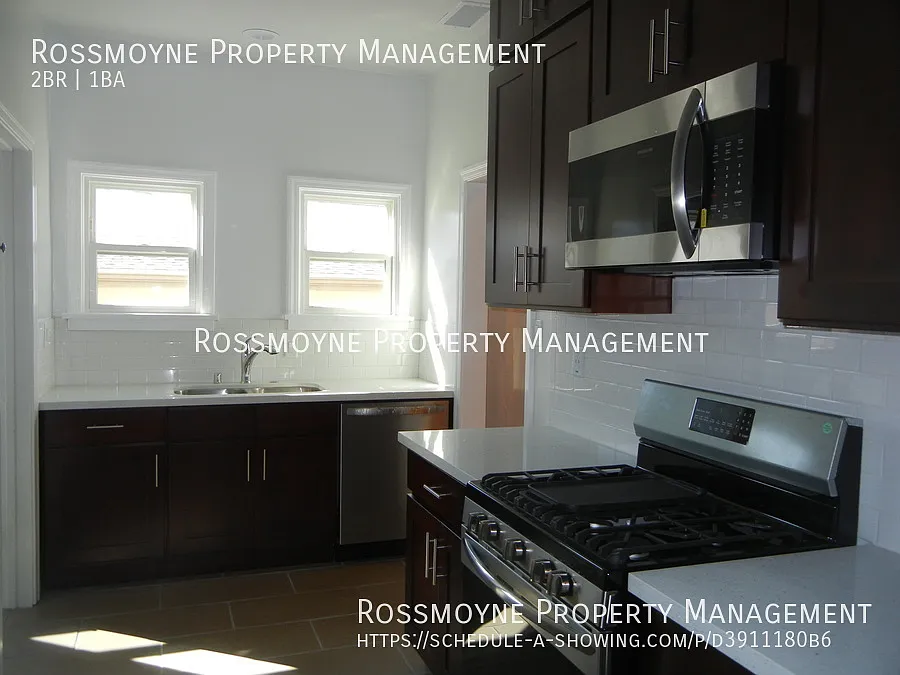 Coming Soon - 2 Bedroom 1 Bath Upper Unit In Vintage Building Close To Adams Square, Glendale — Photo 2
